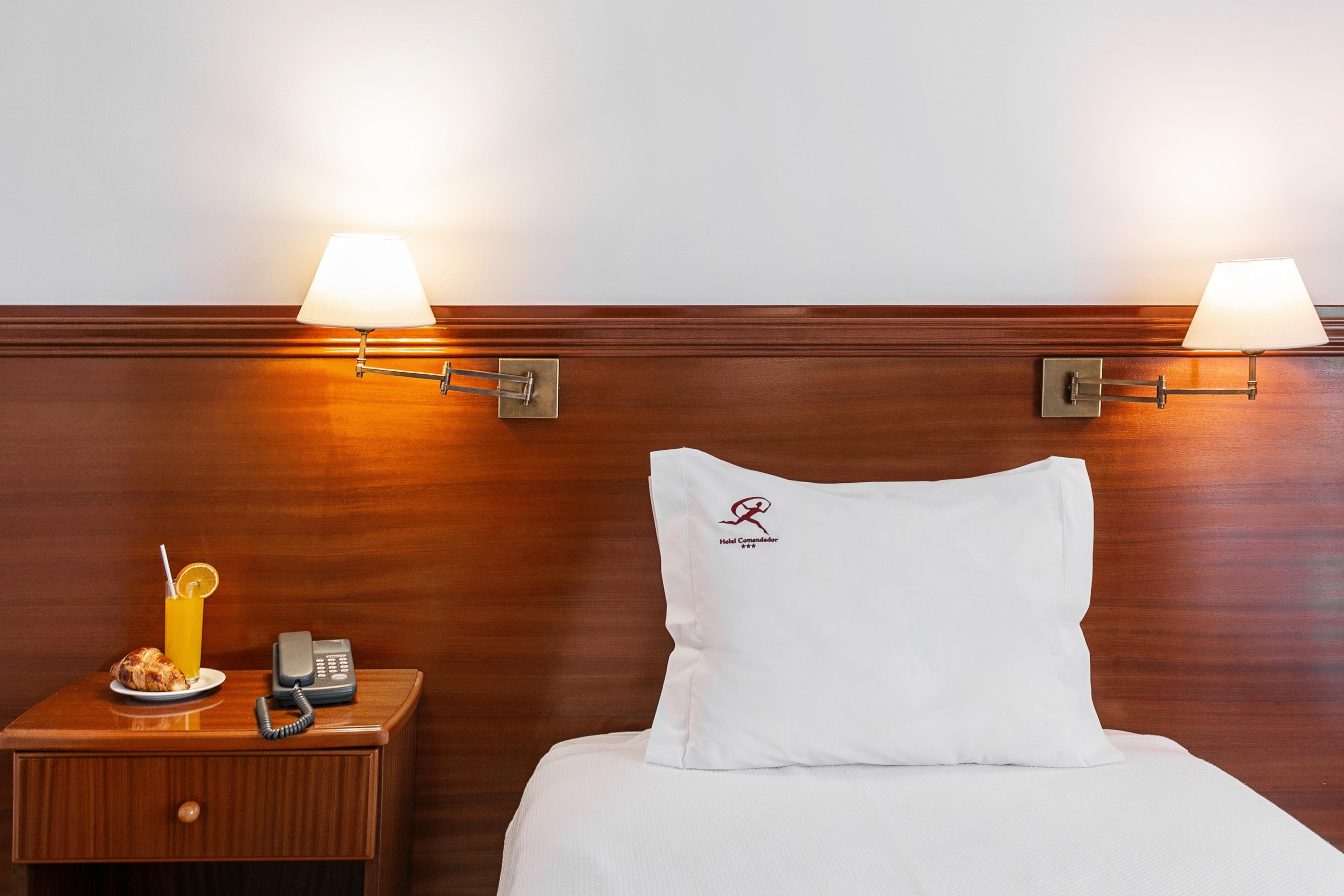Hotel Comendador บอมบาร์ฮัล ภายนอก รูปภาพ