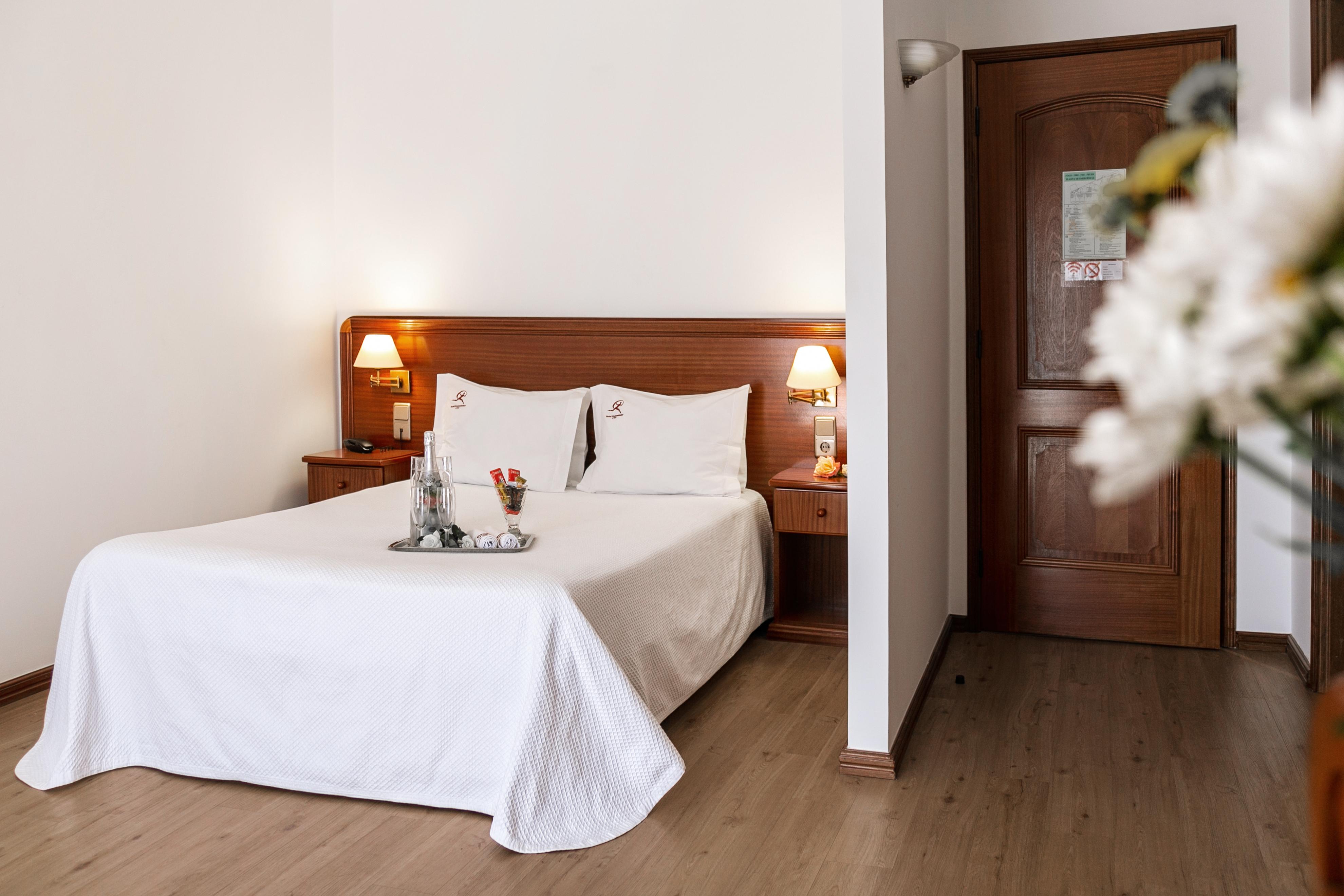 Hotel Comendador บอมบาร์ฮัล ภายนอก รูปภาพ