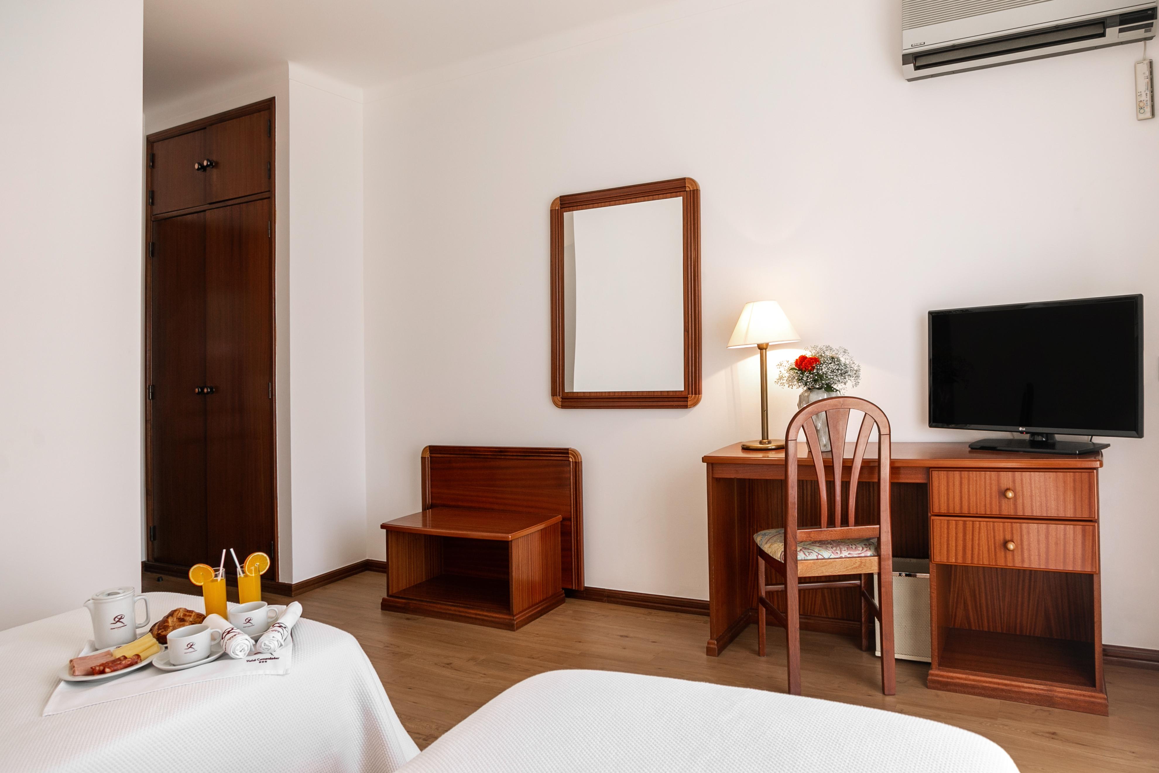Hotel Comendador บอมบาร์ฮัล ภายนอก รูปภาพ