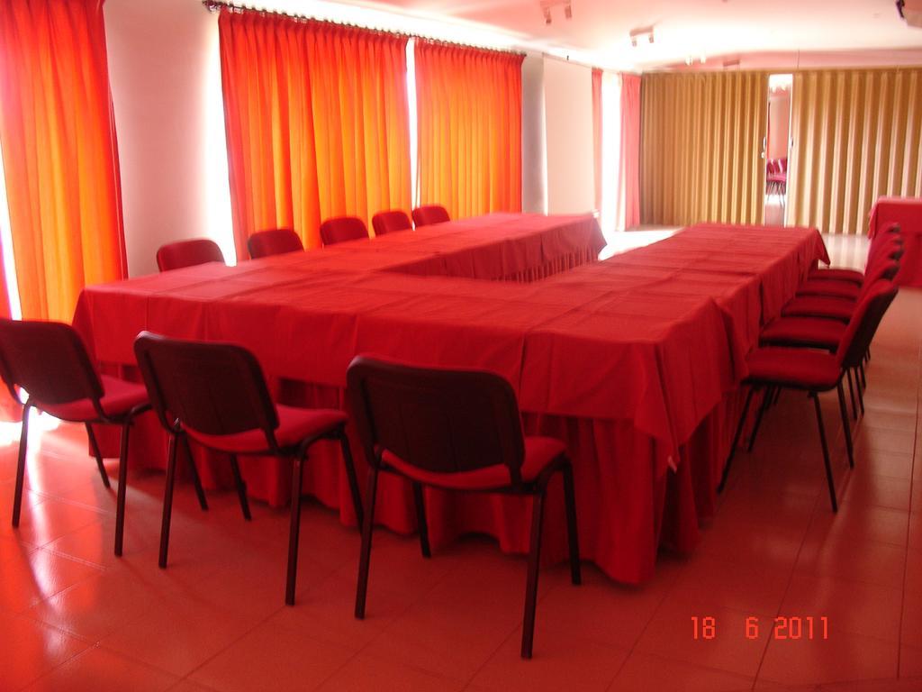 Hotel Comendador บอมบาร์ฮัล ภายนอก รูปภาพ