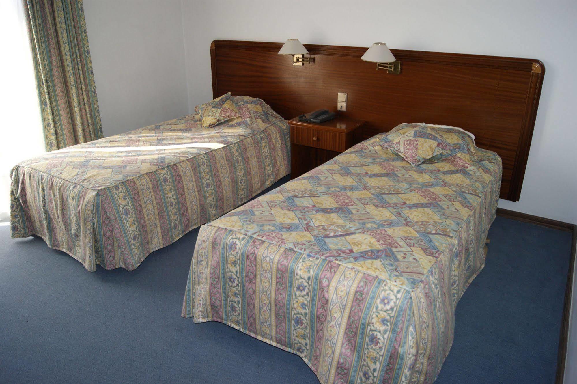 Hotel Comendador บอมบาร์ฮัล ภายนอก รูปภาพ